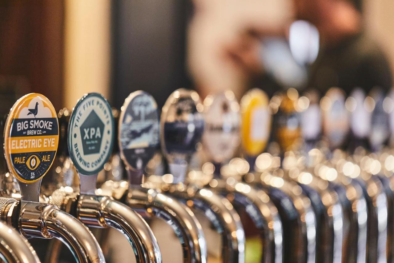 Bed and Breakfast The Lord Grenfell Maidenhead Exterior foto Beer taps at the brewery