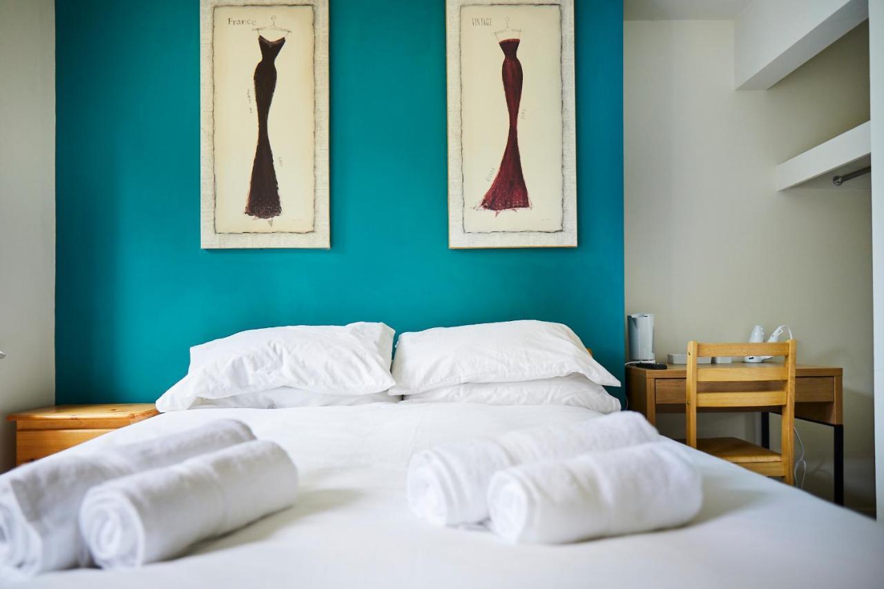 Bed and Breakfast The Lord Grenfell Maidenhead Exterior foto A bedroom at the hotel