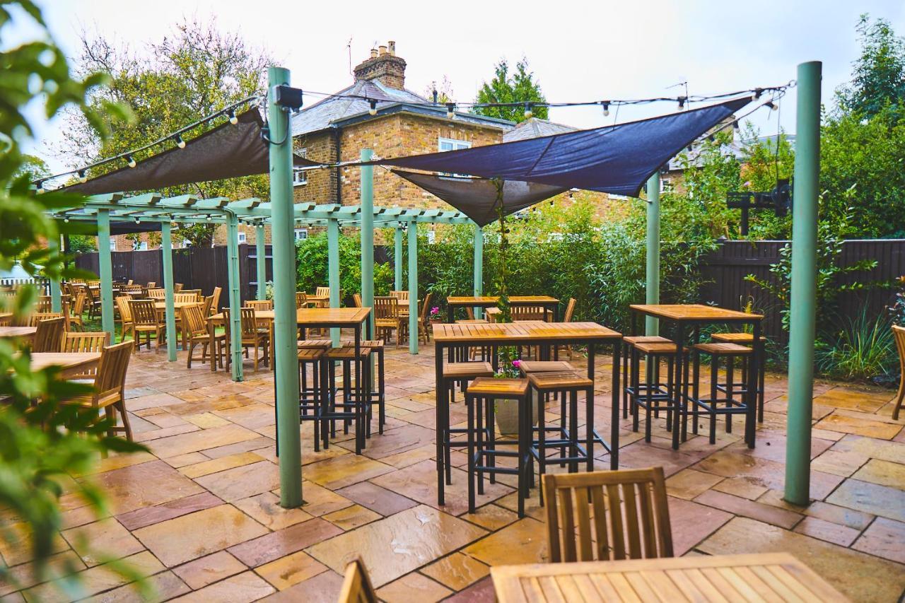 Bed and Breakfast The Lord Grenfell Maidenhead Exterior foto The roof terrace at the Duke of Cumberland